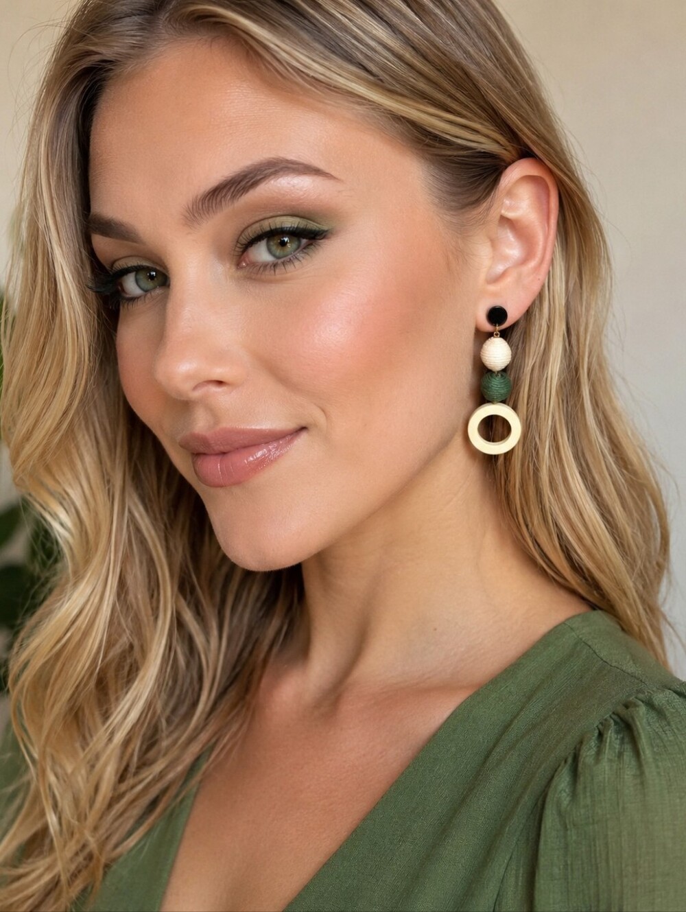 NWT 7 Charming Sisters "Hand Holding" Fashion Drop Earrings
